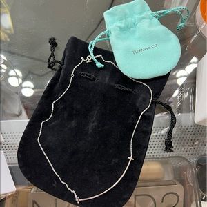 TIFFANY & CO: Small T Smile Pendant Necklace